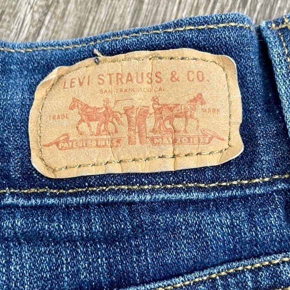 Levi's 4in Jean Shorts - Picture 4 of 10